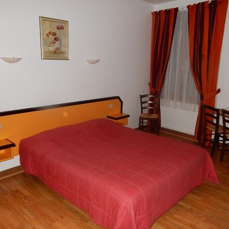 Logis Hotel Saint-Hubert Cour-Cheverny Rum bild