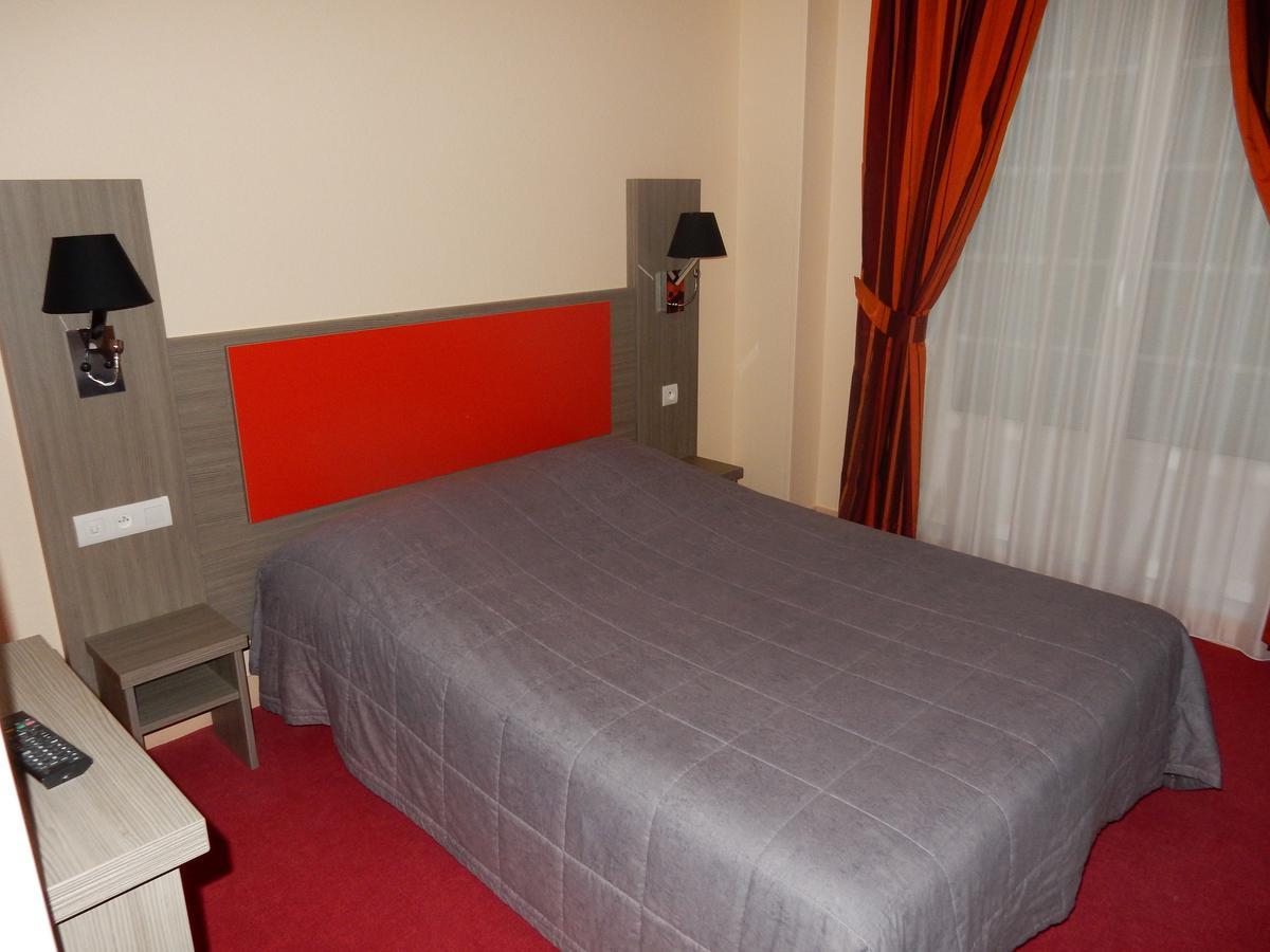 Logis Hotel Saint-Hubert Cour-Cheverny Exteriör bild