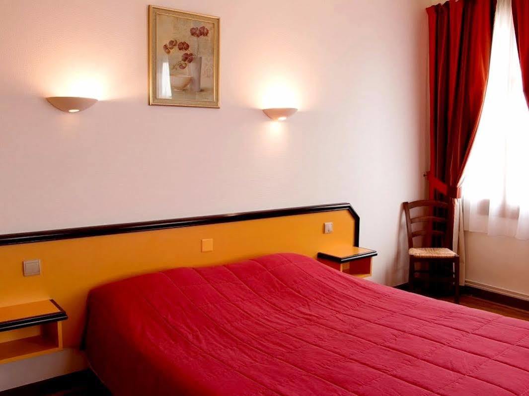 Logis Hotel Saint-Hubert Cour-Cheverny Exteriör bild