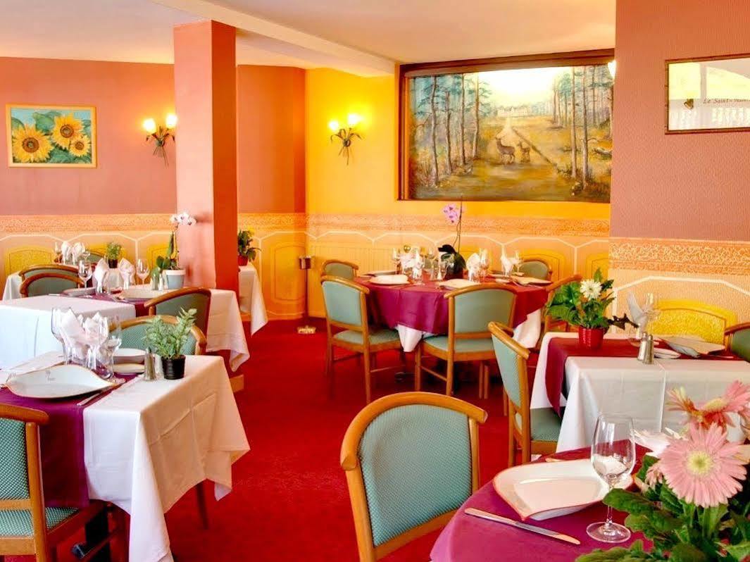Logis Hotel Saint-Hubert Cour-Cheverny Exteriör bild