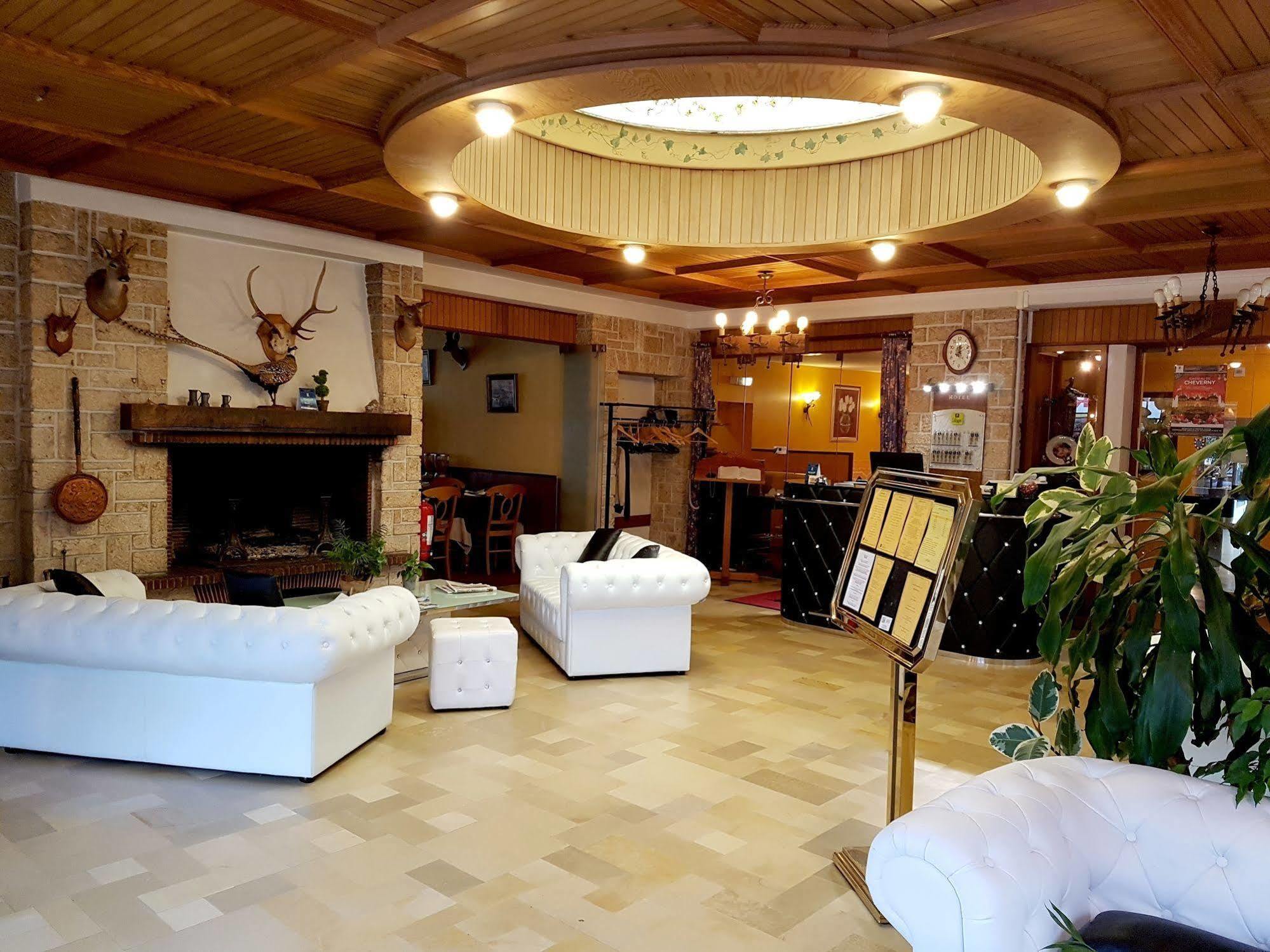 Logis Hotel Saint-Hubert Cour-Cheverny Exteriör bild